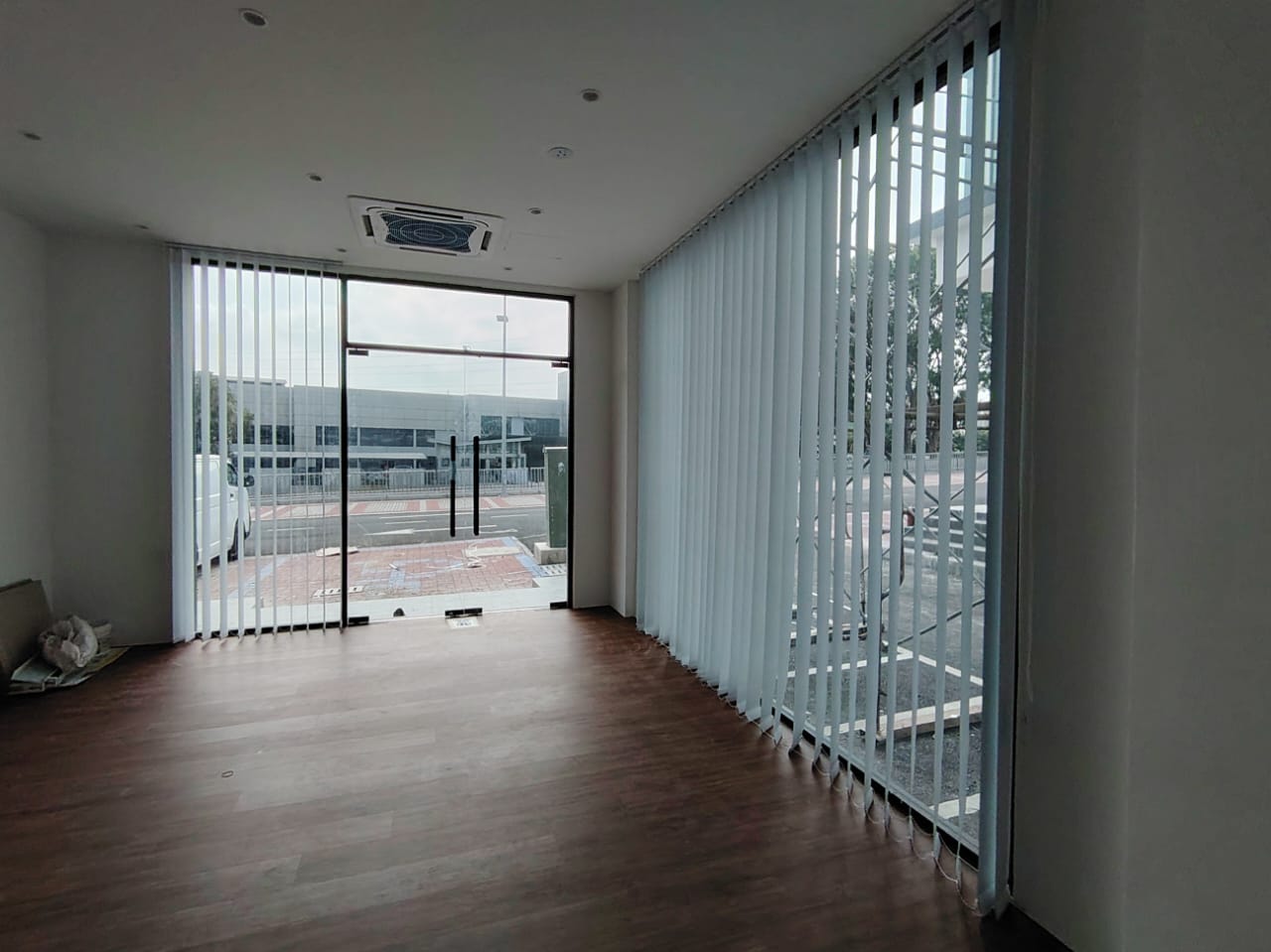 VERTICAL BLINDS